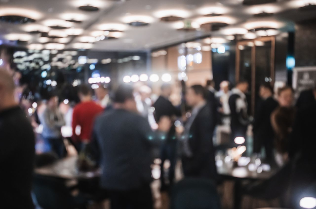 Plan zdjęciowy lub filmowy w wynajmowanej przestrzeni – jak przygotować technicznie i logistycznie?