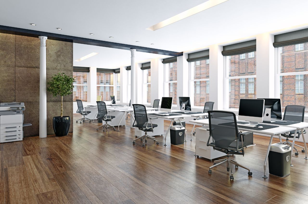 Biuro na godziny vs długoterminowy najem – co bardziej opłaca się dla małych firm