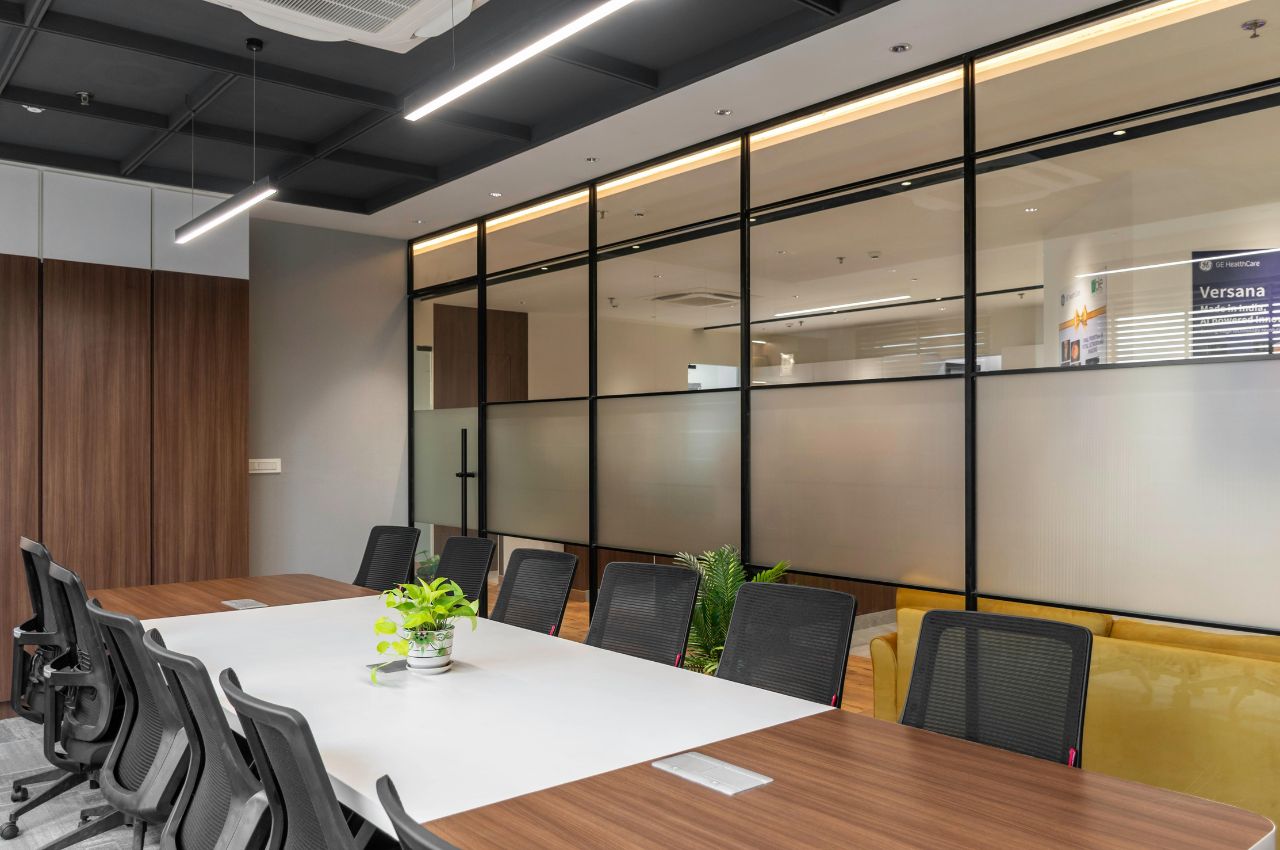 Wyposażenie biura – Co powinno zawierać dobrze wyposażone biuro?