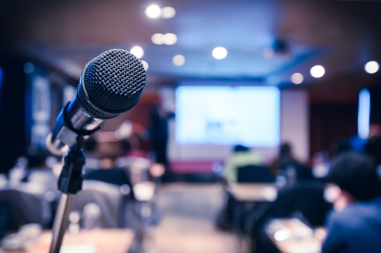 Sala eventowa – jak dobrać ją do typu wydarzenia: koncert, konferencja, warsztat, przyjęcie. Różnice i kryteria wyboru